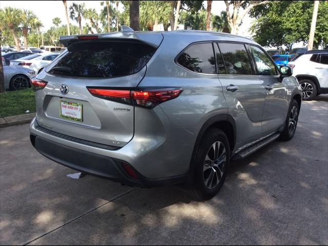 2022 Toyota Highlander Hybrid XLE