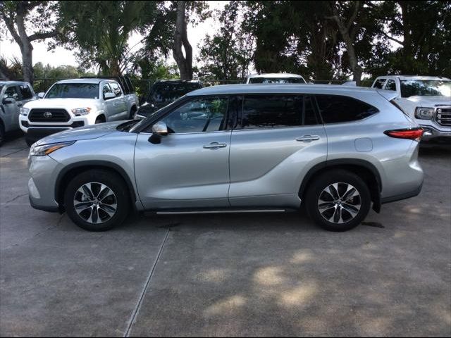 2022 Toyota Highlander Hybrid XLE