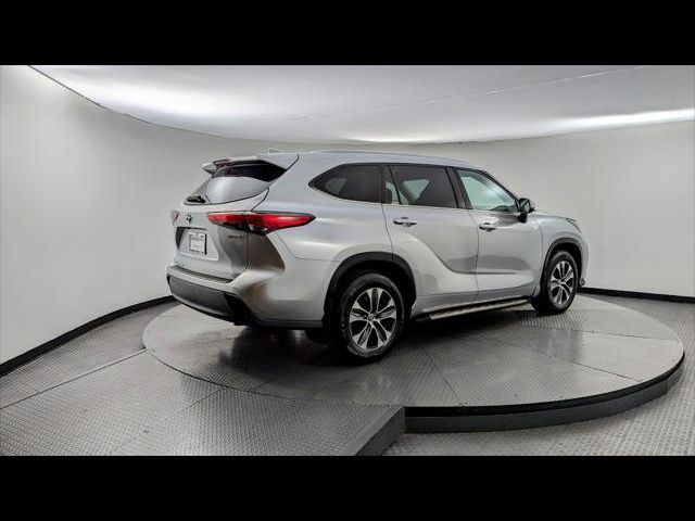 2022 Toyota Highlander Hybrid XLE