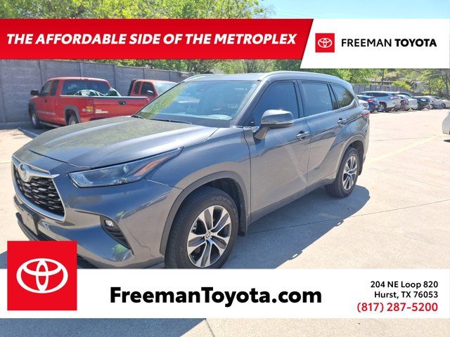 2022 Toyota Highlander Hybrid XLE