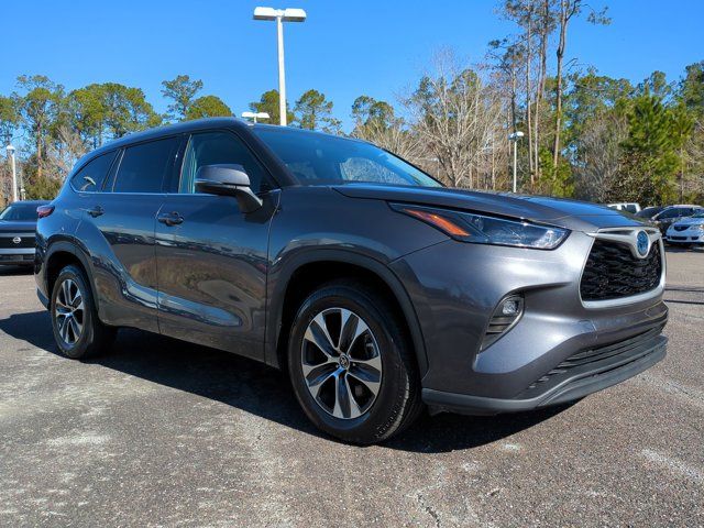 2022 Toyota Highlander Hybrid XLE