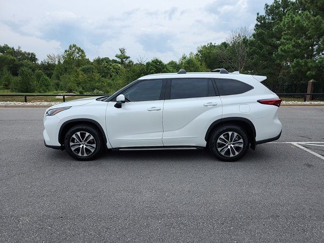 2022 Toyota Highlander Hybrid XLE