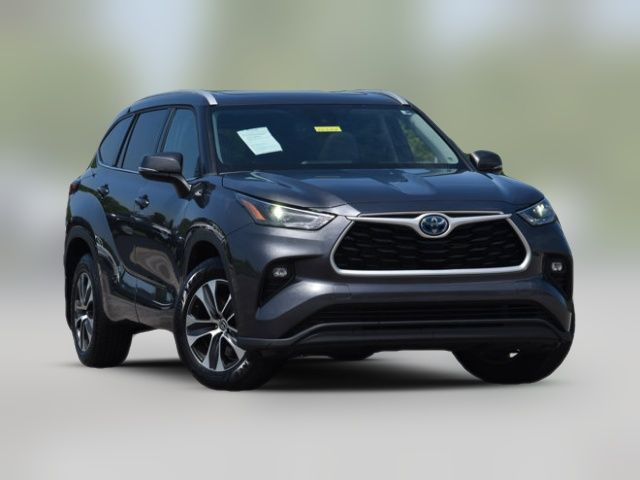 2022 Toyota Highlander Hybrid XLE
