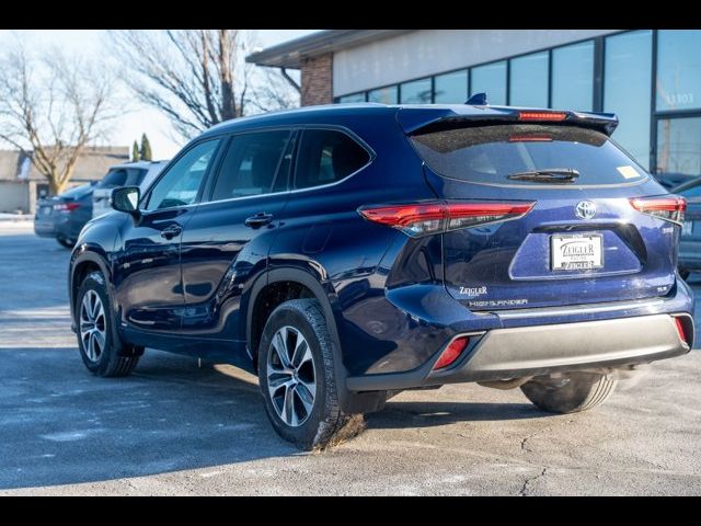 2022 Toyota Highlander Hybrid XLE