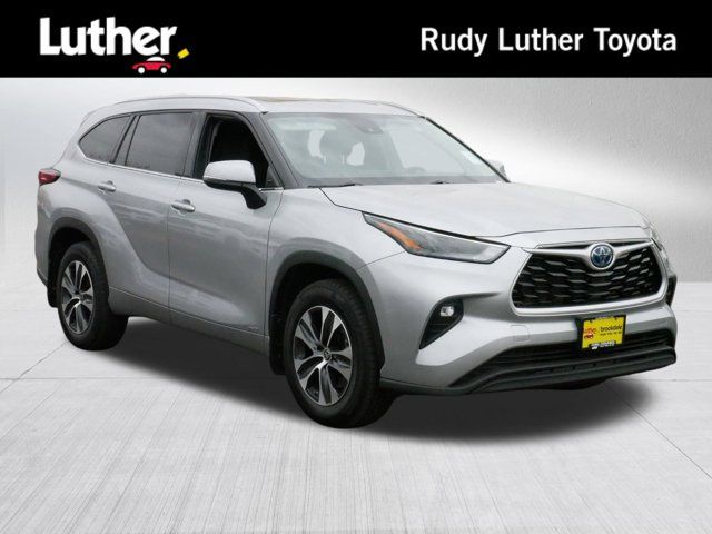 2022 Toyota Highlander Hybrid XLE