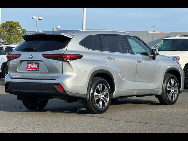 2022 Toyota Highlander Hybrid XLE