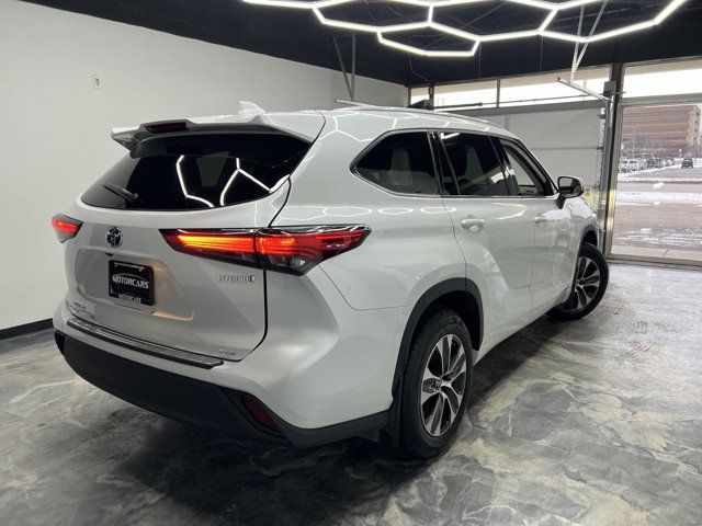 2022 Toyota Highlander Hybrid XLE