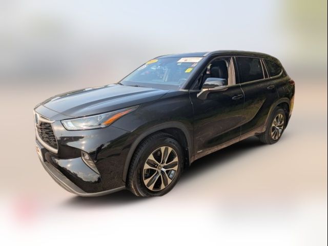 2022 Toyota Highlander Hybrid XLE