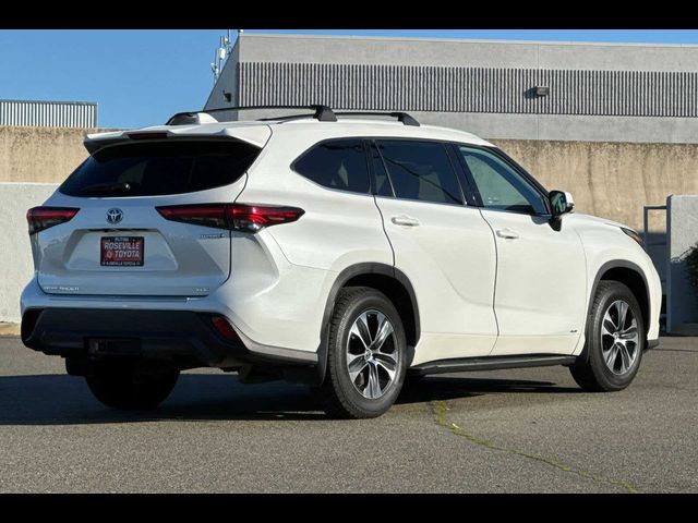 2022 Toyota Highlander Hybrid XLE