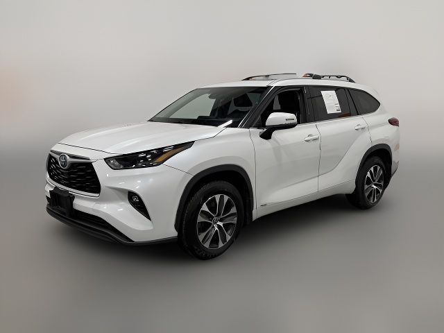 2022 Toyota Highlander Hybrid XLE