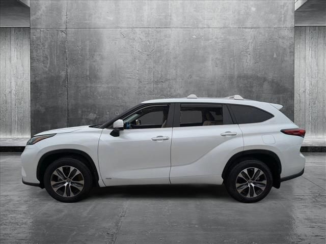 2022 Toyota Highlander Hybrid XLE