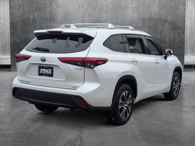 2022 Toyota Highlander Hybrid XLE