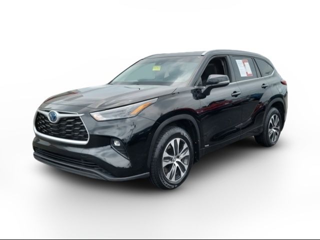 2022 Toyota Highlander Hybrid XLE
