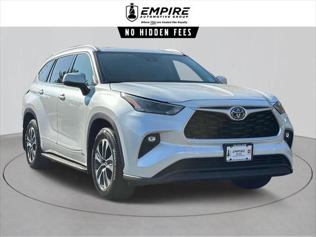 2022 Toyota Highlander Hybrid XLE