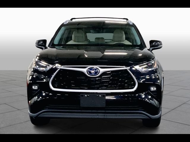 2022 Toyota Highlander Hybrid XLE