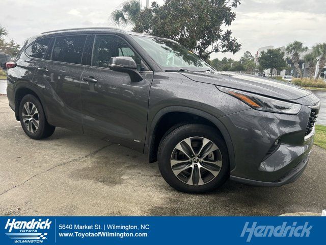 2022 Toyota Highlander Hybrid XLE