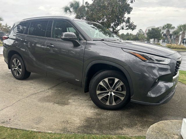 2022 Toyota Highlander Hybrid XLE