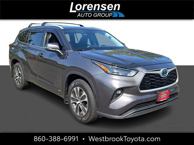 2022 Toyota Highlander Hybrid XLE