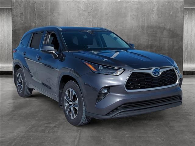 2022 Toyota Highlander Hybrid XLE