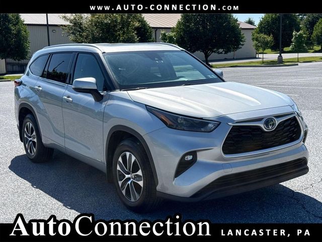 2022 Toyota Highlander Hybrid XLE