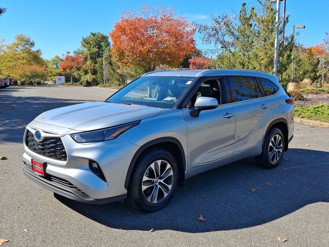 2022 Toyota Highlander Hybrid XLE