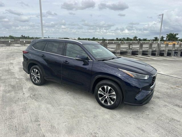 2022 Toyota Highlander Hybrid XLE