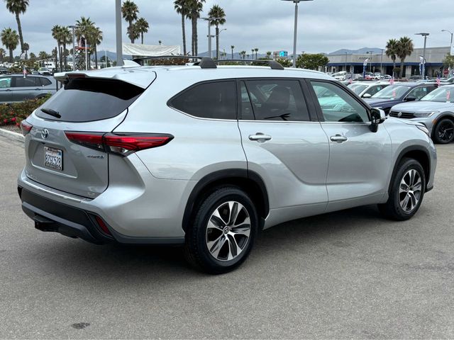 2022 Toyota Highlander Hybrid XLE