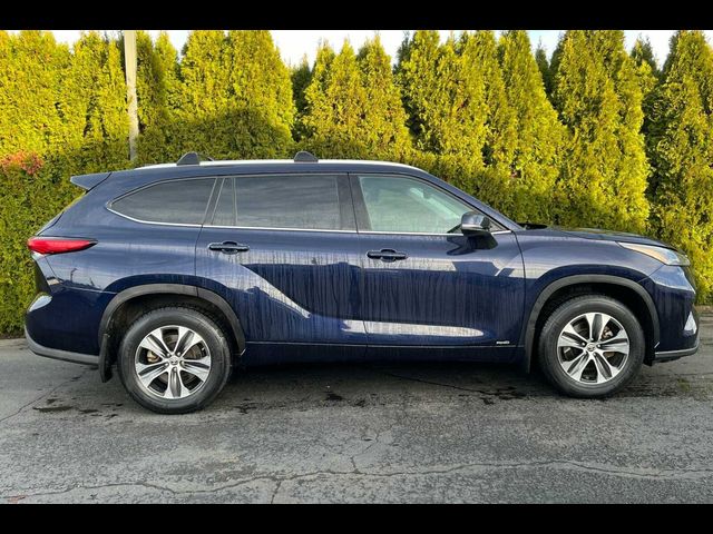 2022 Toyota Highlander Hybrid XLE