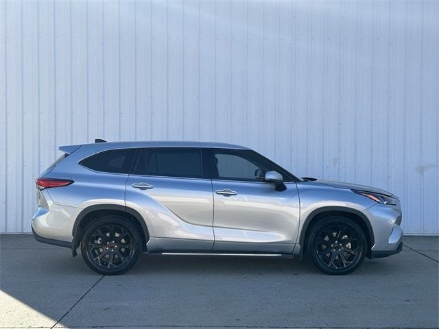 2022 Toyota Highlander L