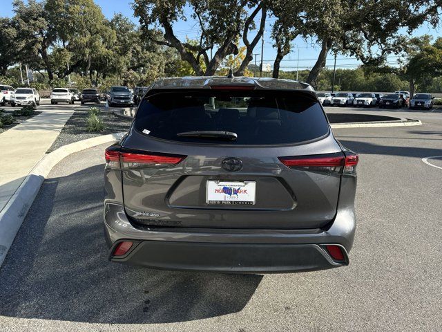 2022 Toyota Highlander L