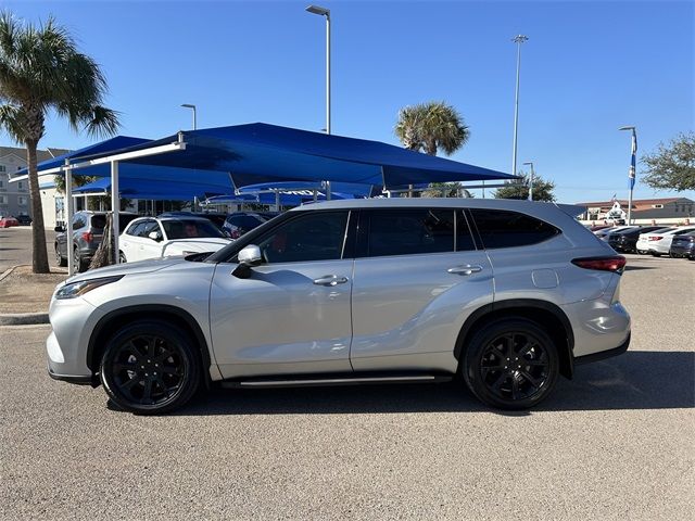 2022 Toyota Highlander L