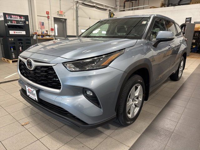 2022 Toyota Highlander LE