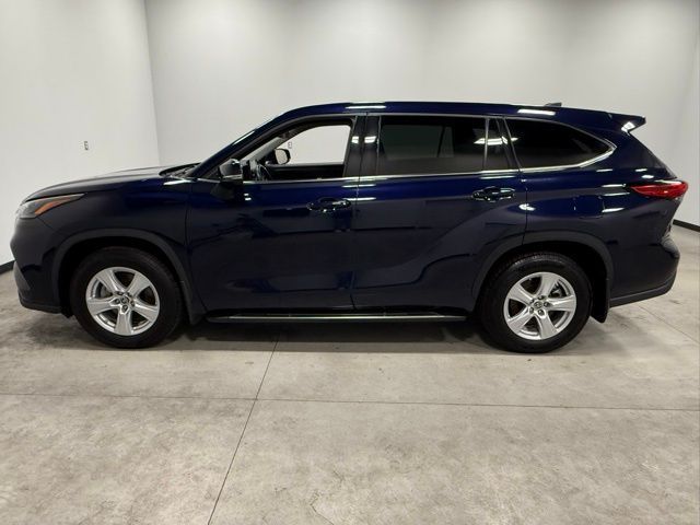 2022 Toyota Highlander LE