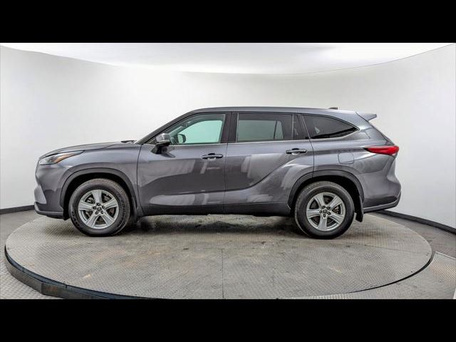 2022 Toyota Highlander LE