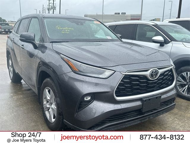 2022 Toyota Highlander LE