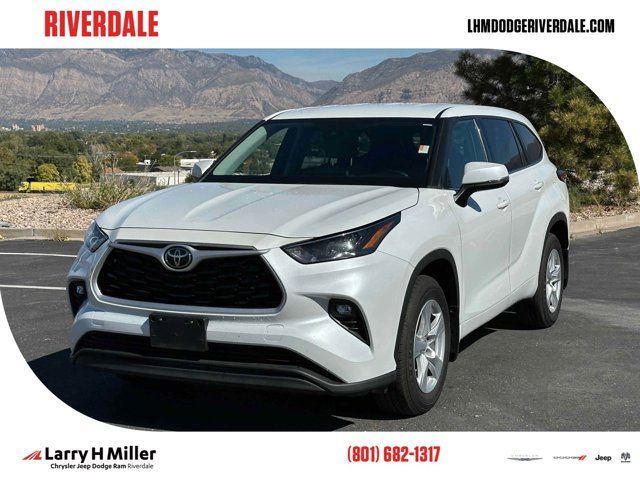 2022 Toyota Highlander LE