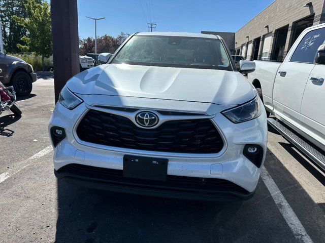 2022 Toyota Highlander LE