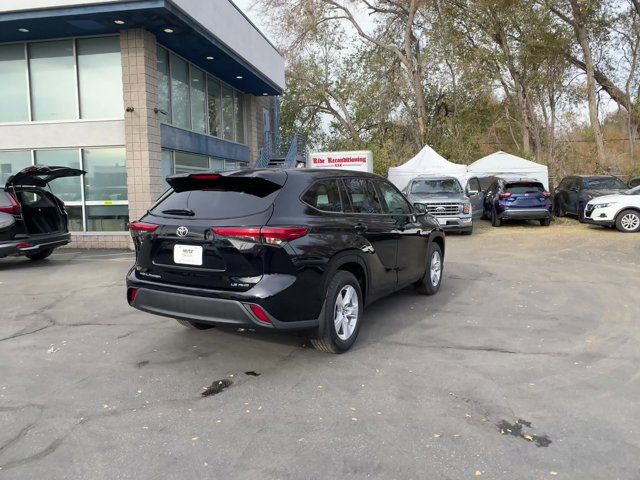 2022 Toyota Highlander LE