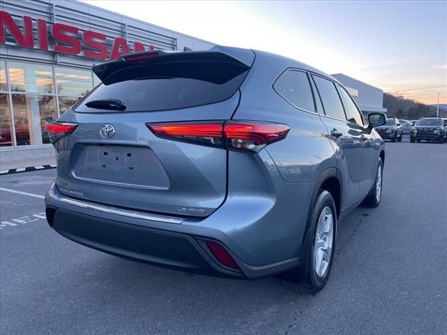 2022 Toyota Highlander LE