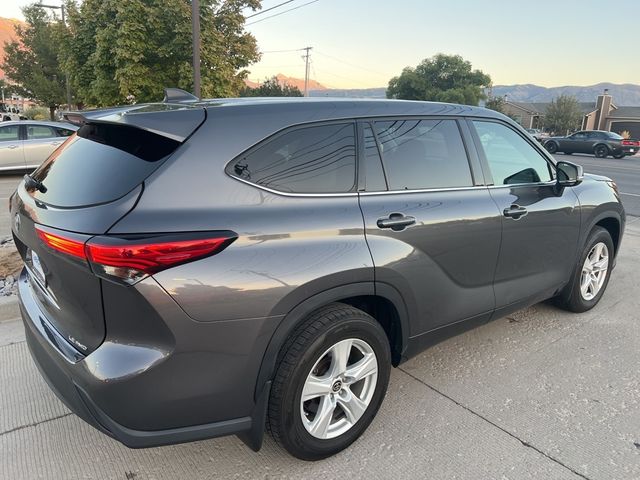 2022 Toyota Highlander LE