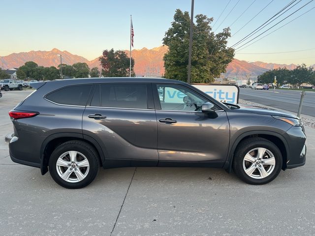 2022 Toyota Highlander LE