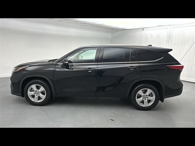 2022 Toyota Highlander LE