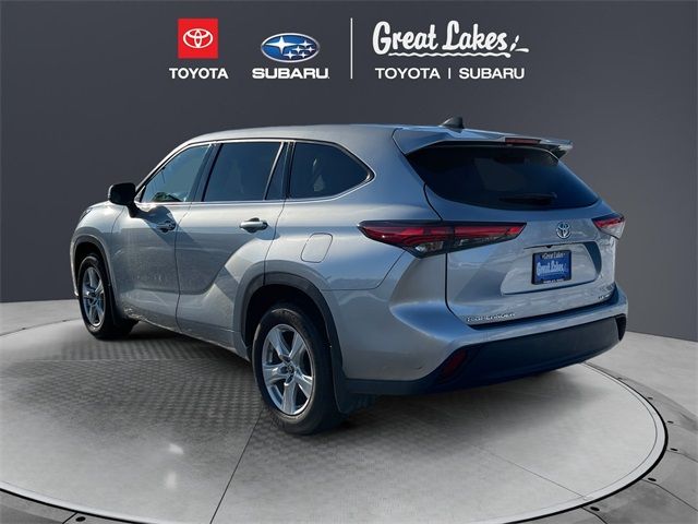 2022 Toyota Highlander LE