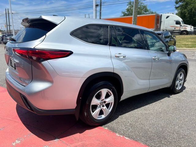 2022 Toyota Highlander LE