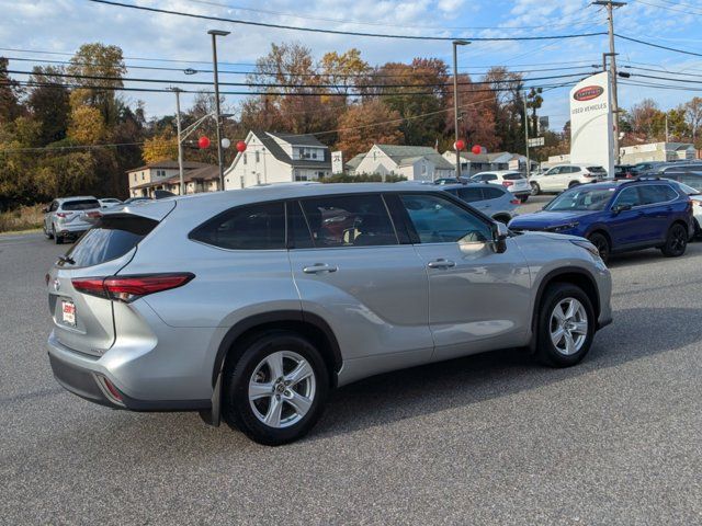 2022 Toyota Highlander LE