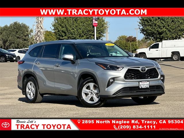 2022 Toyota Highlander LE