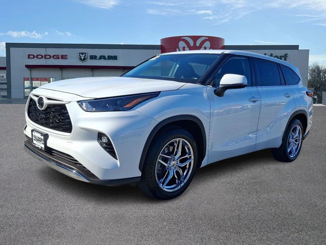 2022 Toyota Highlander LE