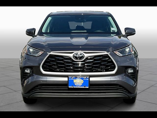 2022 Toyota Highlander LE