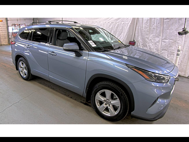 2022 Toyota Highlander LE