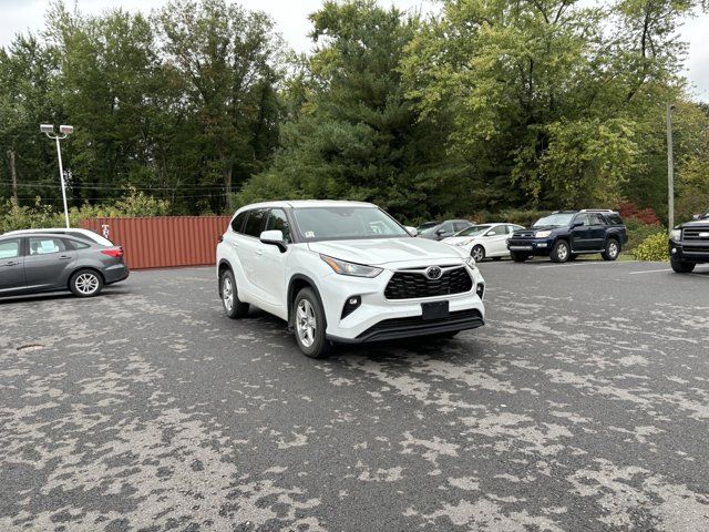 2022 Toyota Highlander LE